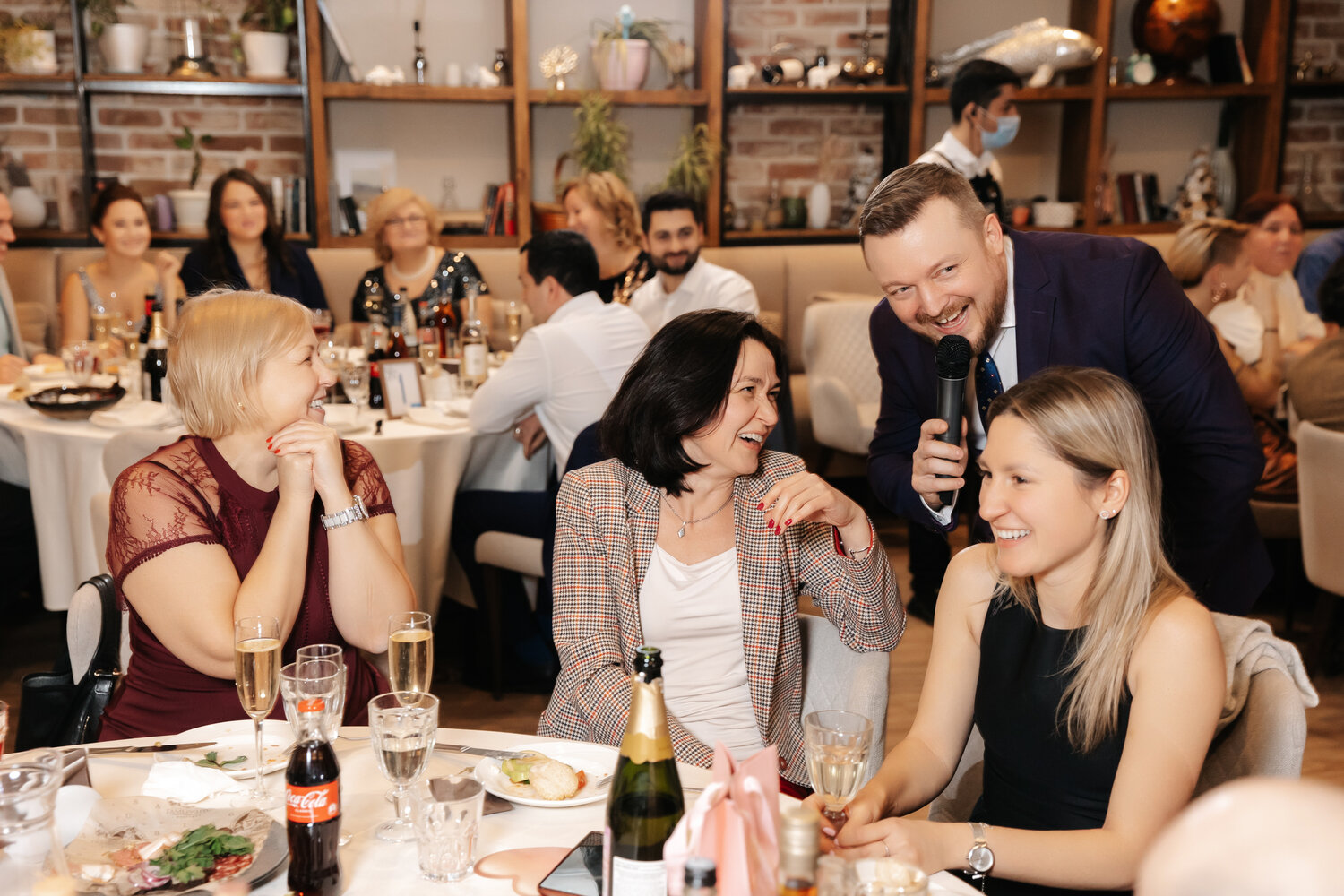корпоратив в ресторане, корпоратив в кафе, компания в ресторане, человек, корпоратив
