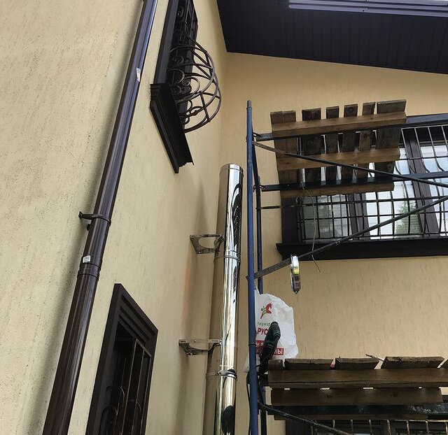 ложный балкончик, на балконе, навесной балкон в частном доме, маркизы для балкона, маркизы над балконом