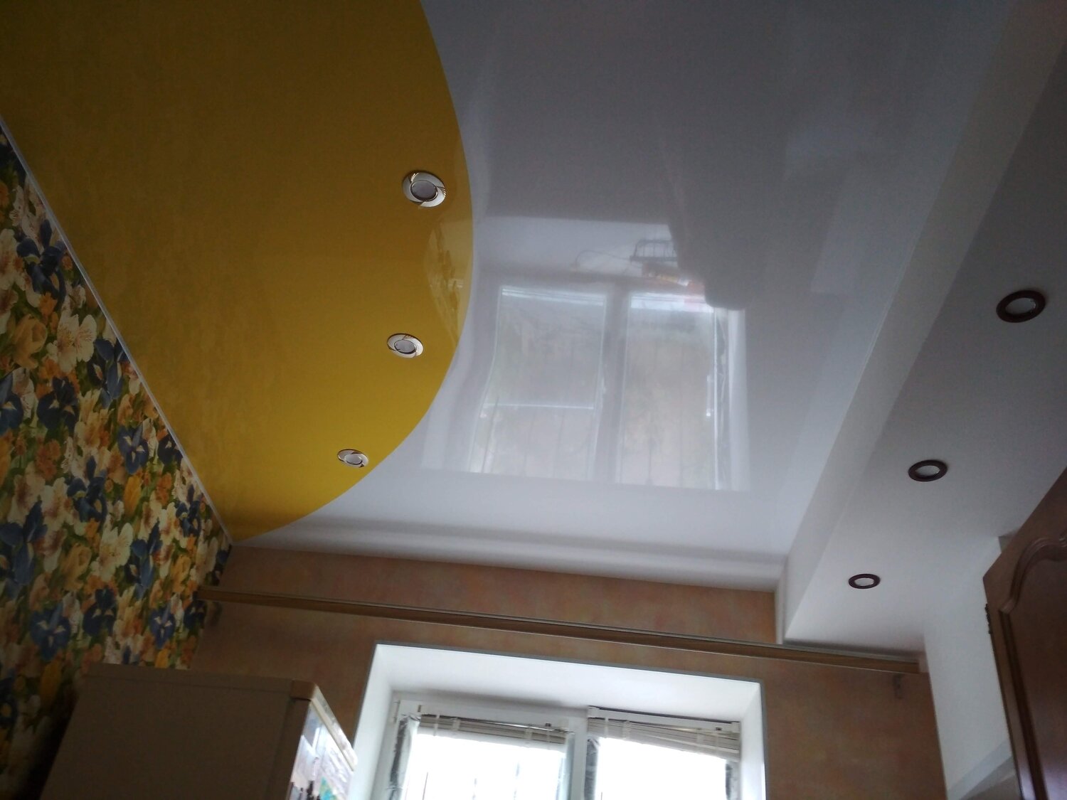 двухуровневые натяжные потолки, натяжные потолки, натяжные потолки в доме, потолок, многоуровневые натяжные потолки