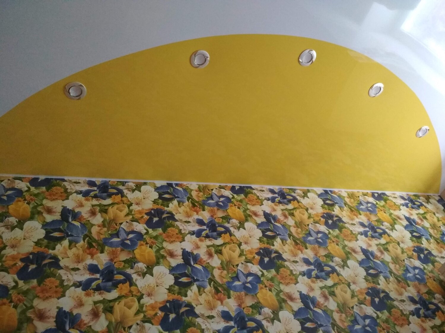 детские натяжные потолки, потолок натяжной, желтый потолок в детской, натяжные потолки в интерьере, потолок