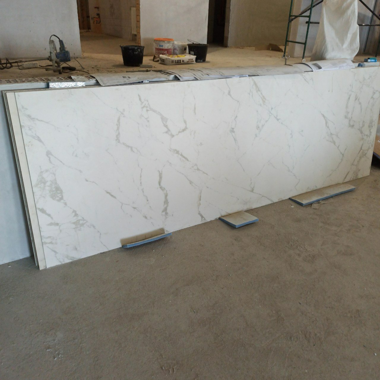 бьянко каррара мрамор слэб, композитный мрамор калакатта, калакатта венато мрамор, мрамор, мрамор статуарио