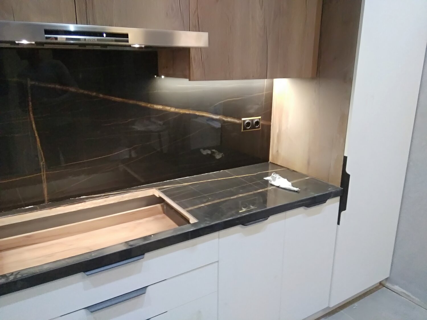 столешница для кухни, кухня берта, кухня, столешница из искусственного камня, столешница