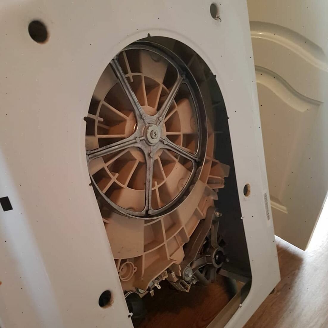барабан стиральной машины, подшипник барабана стиральной машины wf8590nfw, стиральная машина, крепление барабана в стиральной машине индезит, подшипник барабана стиральной машины индезит