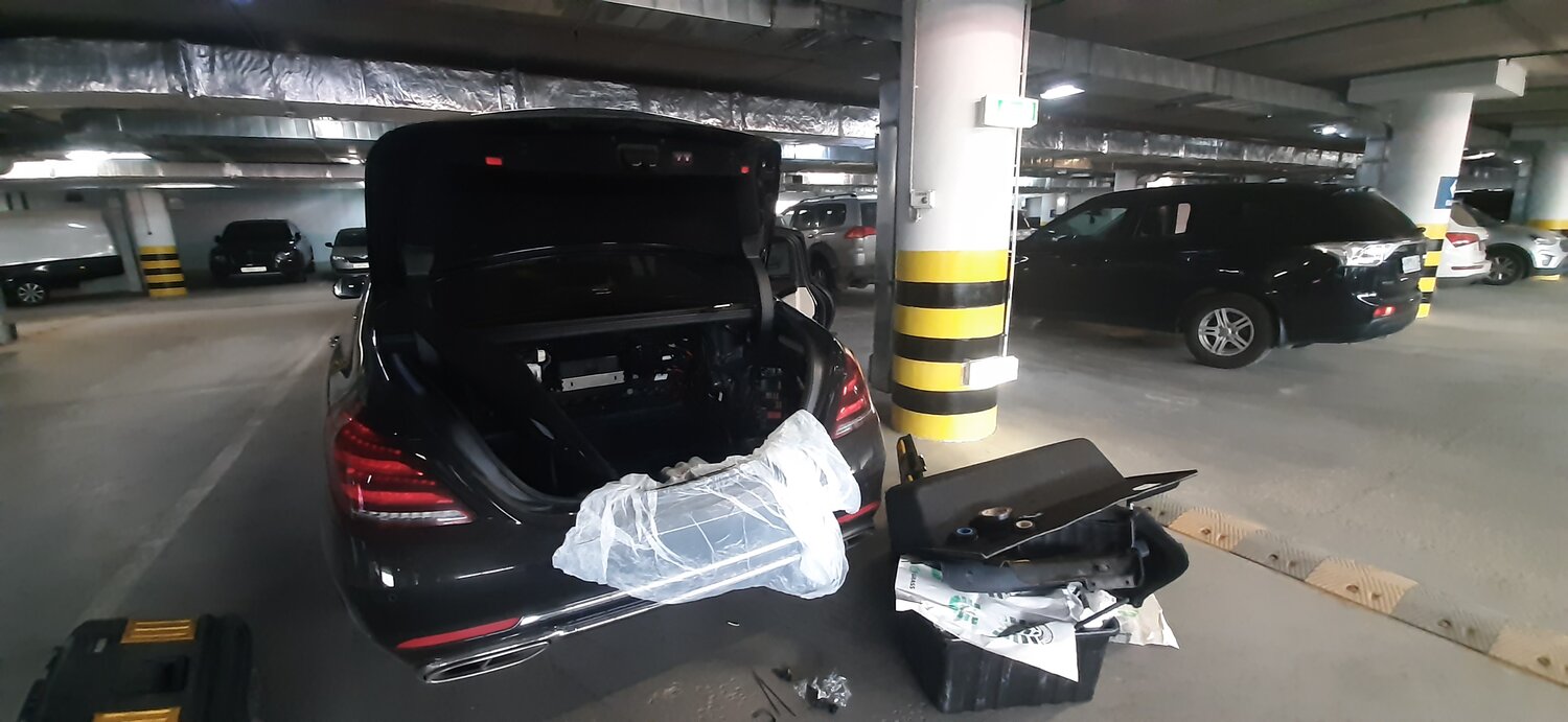 222 мерседес рестайлинг 6.3, mercedes-benz s-класс, mercedes-benz, черный мерседес, mercedes 222 6.3 карбоновые части кузова
