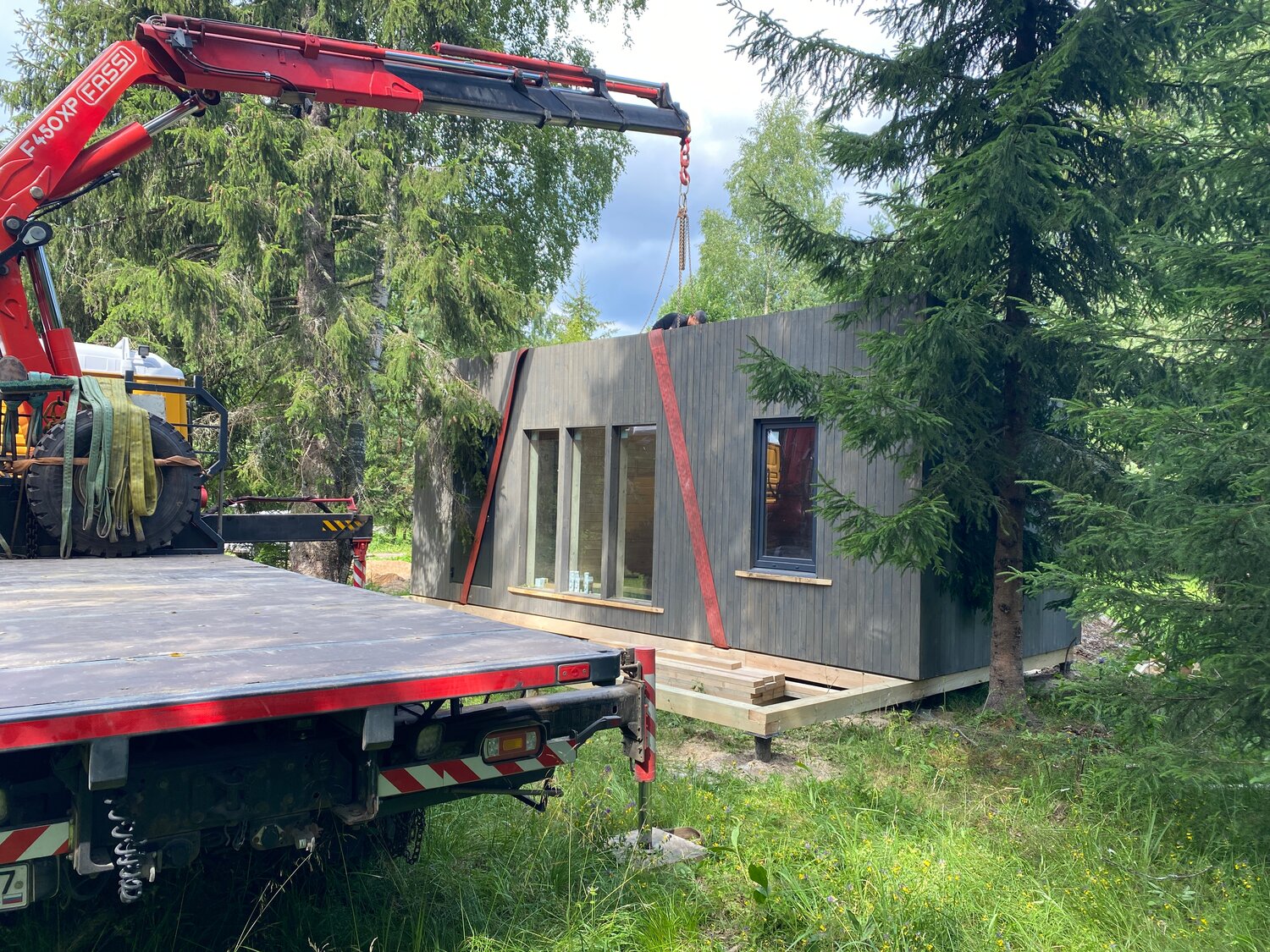 манипулятор, манипулятор кму, разгрузка металлочерепицы манипулятором, дорожные плиты манипулятор, манипулятор 5 т