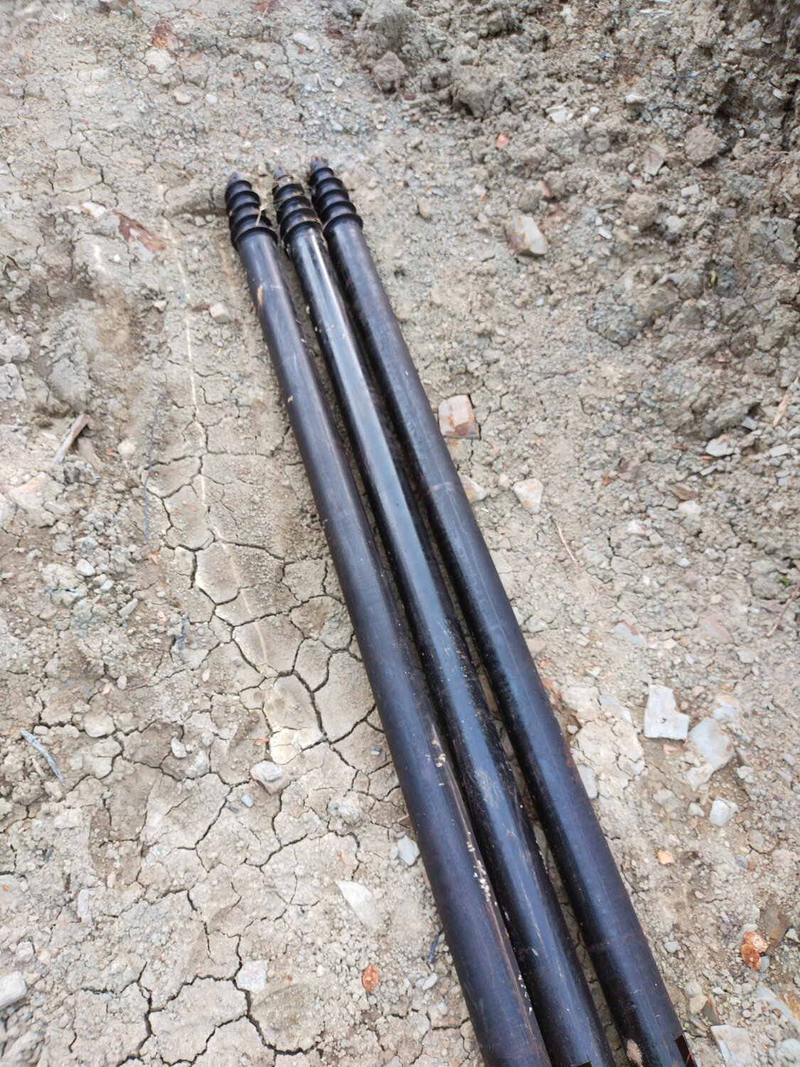 газовая упоры багажника лансер 10, бесшовные трубы, труба на 100 канализационная 2 сторон, маканые черные свечи, свая шуруп свлнш-89/1500
