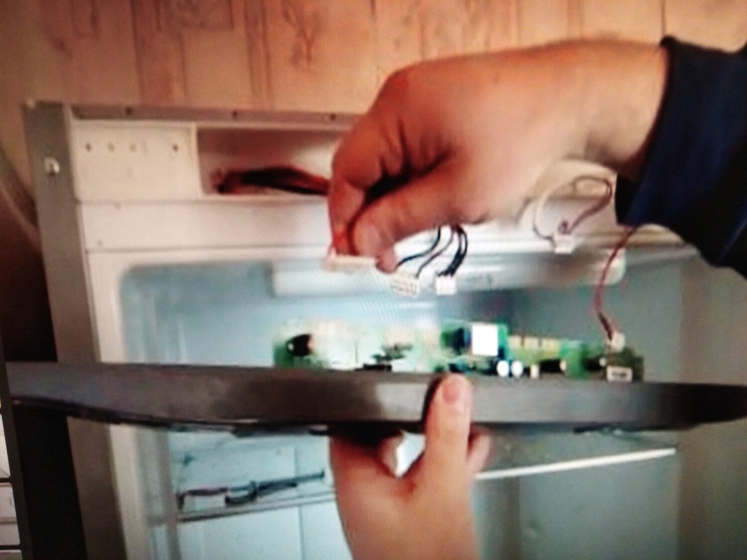 Перевешивание дверцы холодильника в Полярном - Ремонт и установка ...
