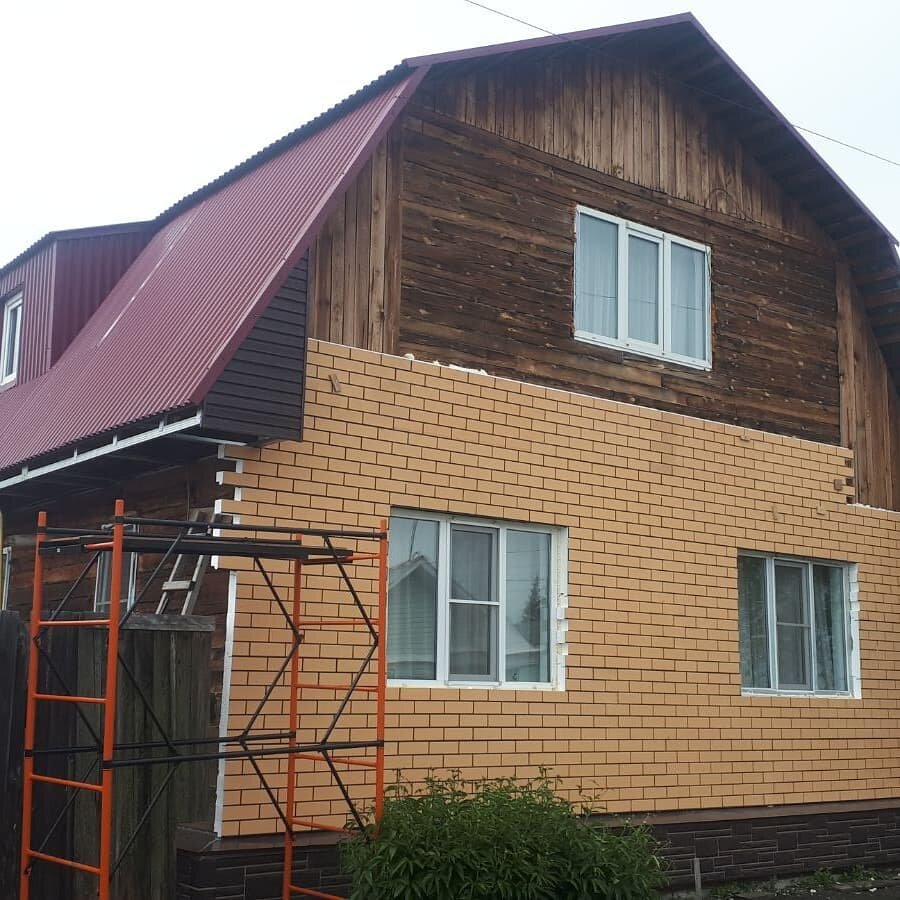фасад камень неаполь альта профиль, фасад, кирпичный дом с пристройкой из сайдинга, дом сайдинг, фасадные панели