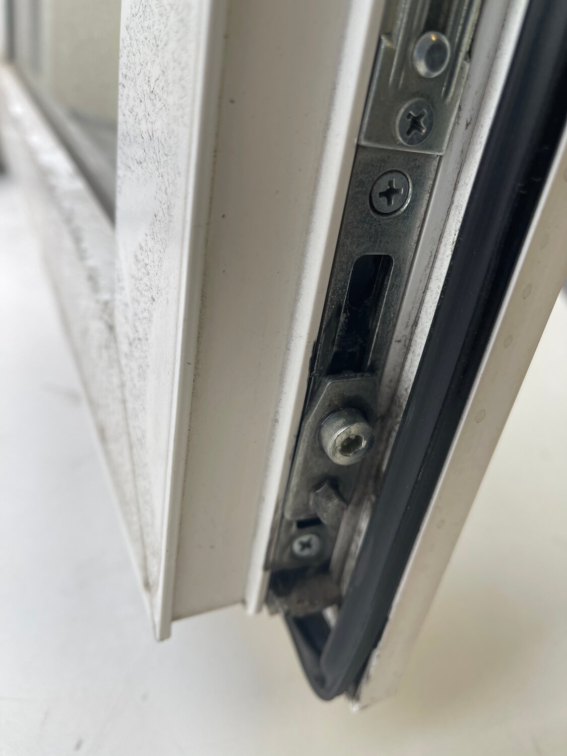 Установка на окна замка от детей в Москве - Ремонт и установка окон и ...