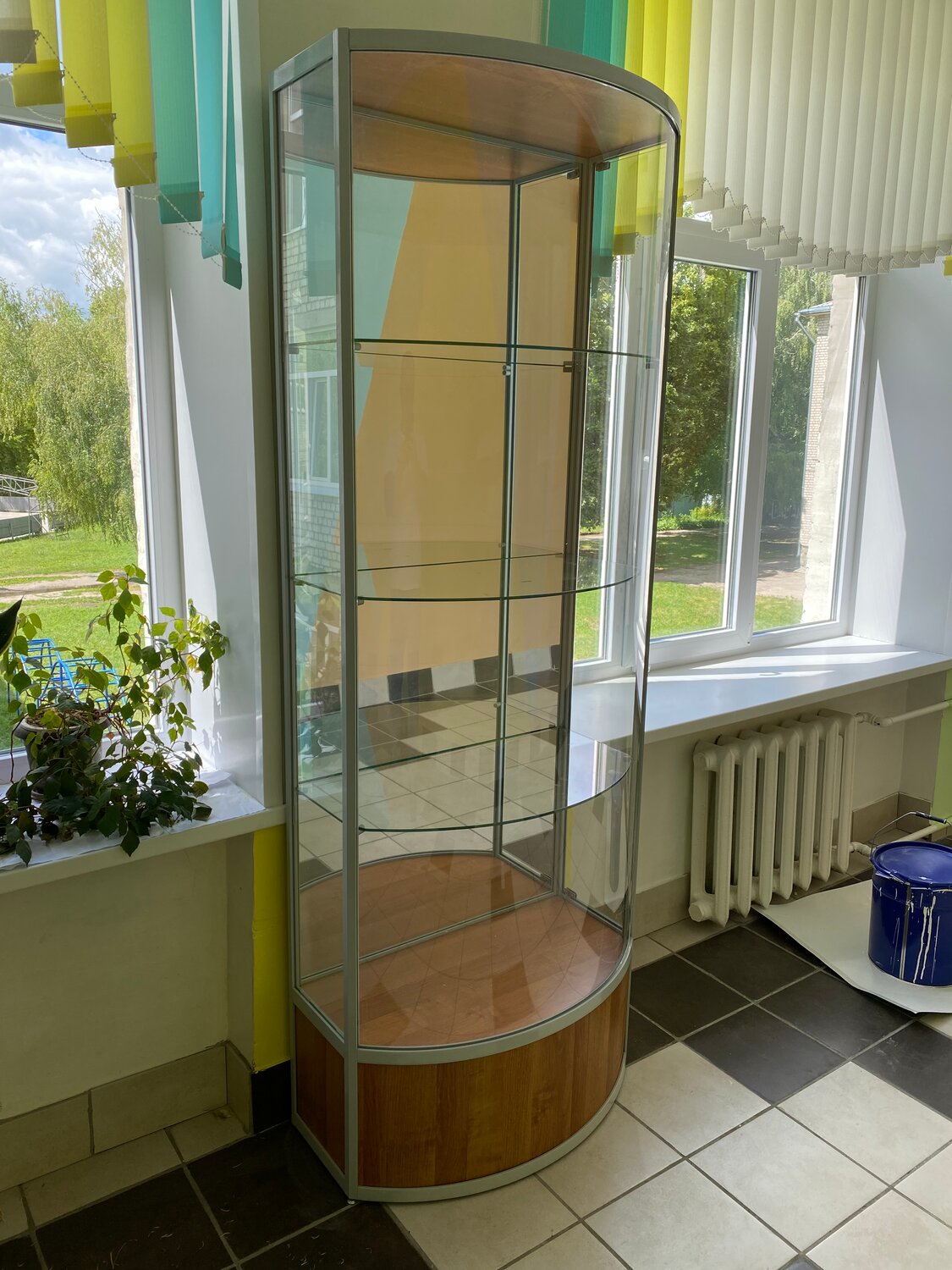 витрина, круглая витрина, витрина прилавок, витрины из стекла, торговое оборудование витрина круглая