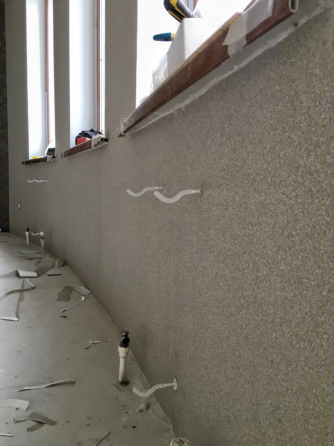 штукатурка на стене, штукатурка, декоративная штукатурка, штукатурка откосов, шпаклевка