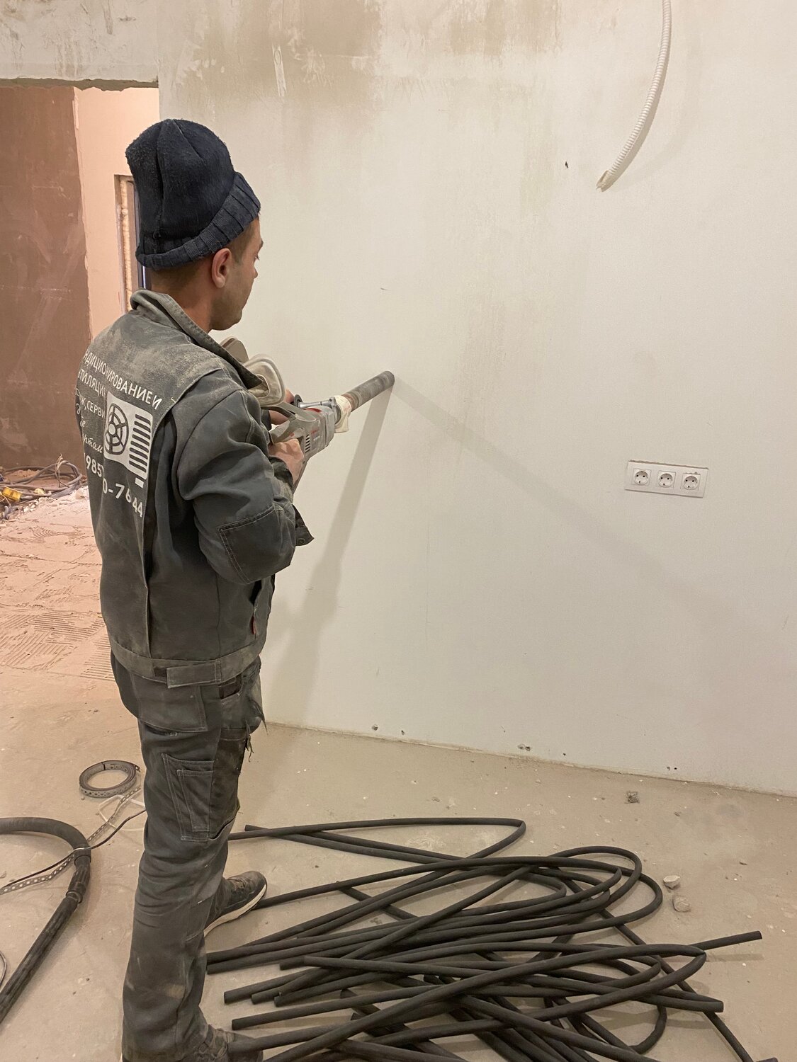 штукатурка стен, механизированная штукатурка стен, штукатурка, машинная штукатурка, штукатурить стены