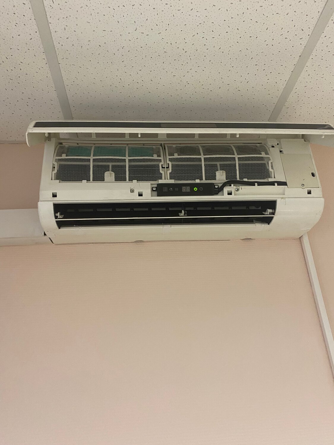 кондиционер, установленный кондиционер, кондиционеры сплит системы, внутренний блок кондиционера, внутренний блок кондиционера аеч25