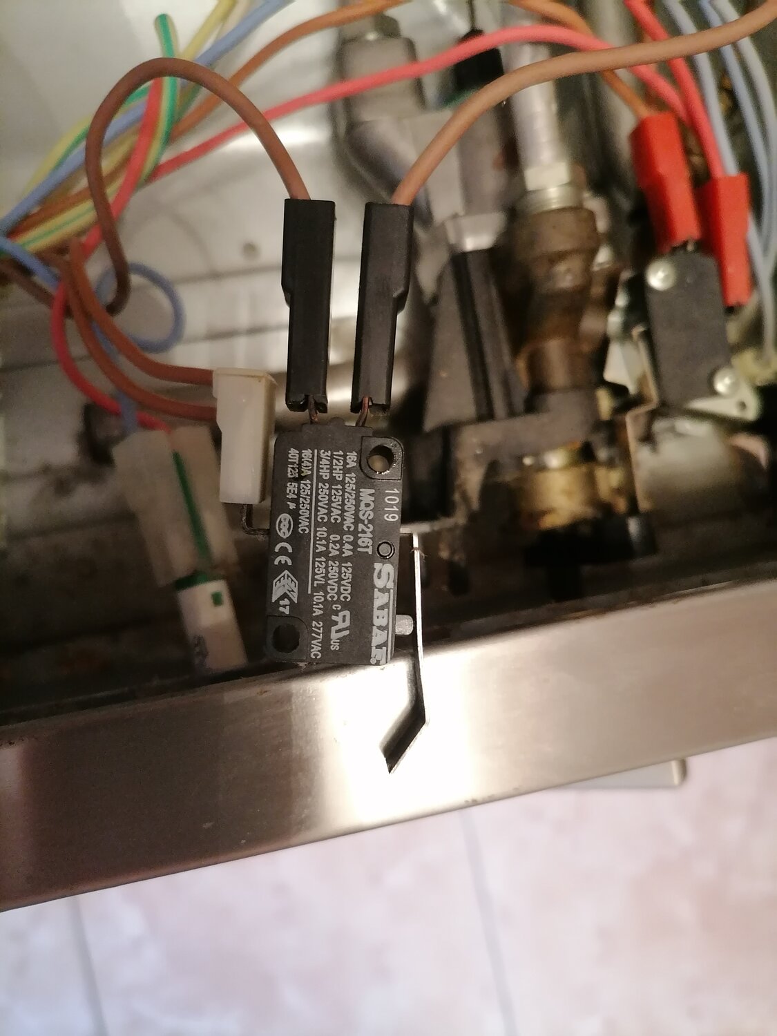 газовый котёл navien ace 16k, терморегулятор холодильника, газовая колонка нева, vitopend 100 viessmann сливной клапан, подключение терморегулятора