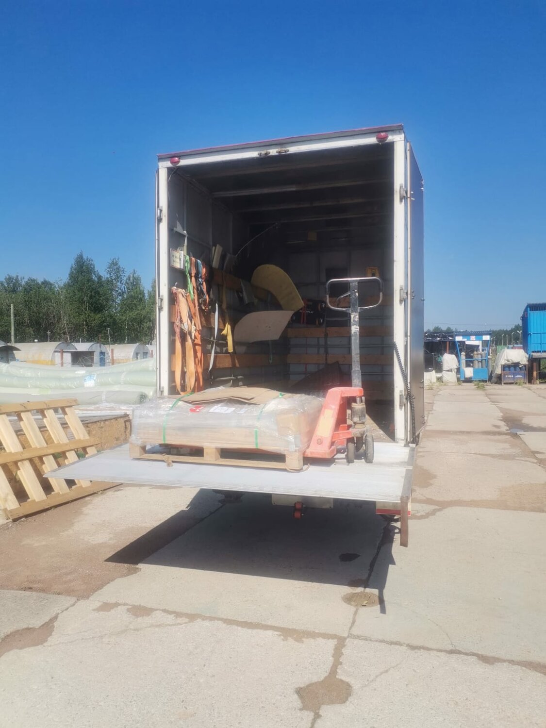 газель для перевозки, грузовой фургон, грузовик с гидробортом, газель с гидробортом, грузовая машина