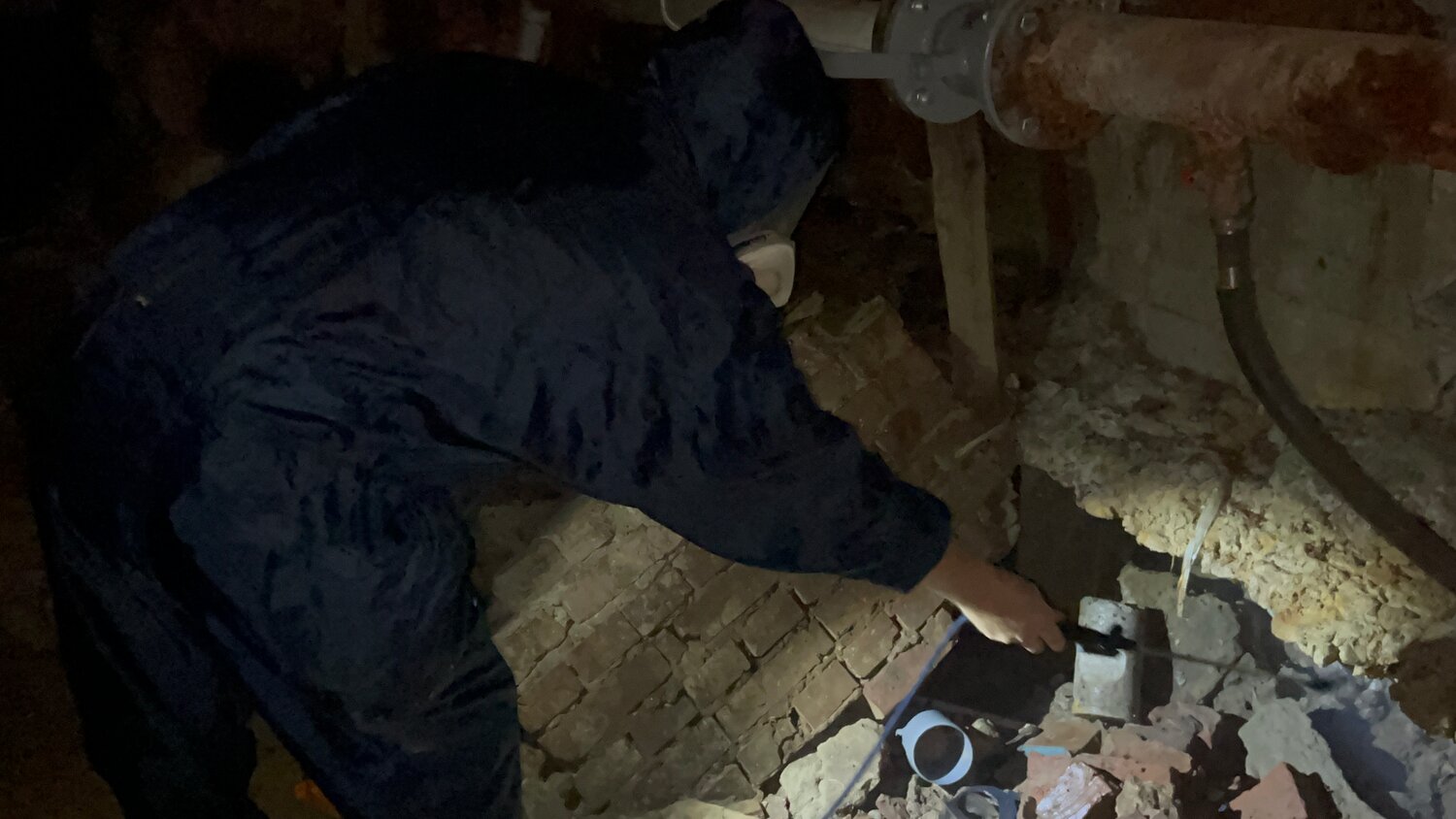 в подвалах, подвал жилого дома, подвал в многоквартирном доме, подвал многоквартирного дома, подвал дома