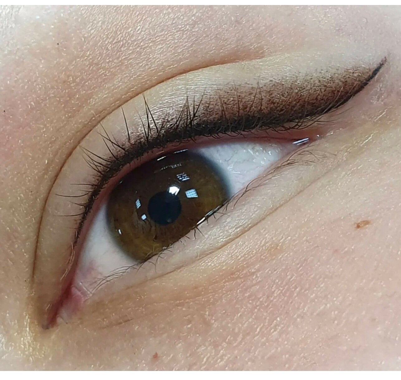 ПМ вокруг глаз: особенности работы с тонкой кожей век