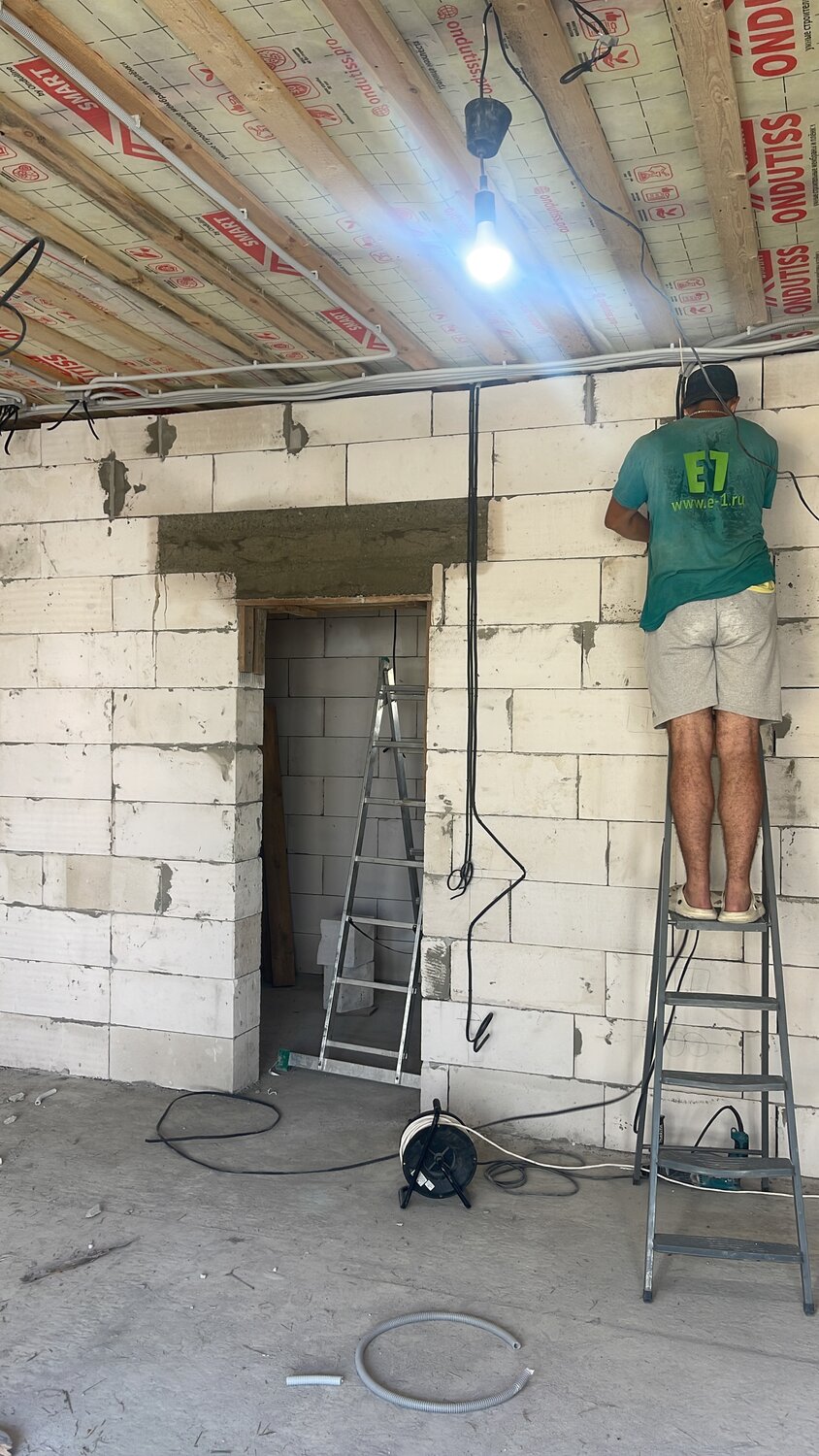 электрика в частном доме, вентиляция в доме из газобетона 1 этаж, стена из газоблока, стена из газобетона, перегородка из пеноблоков