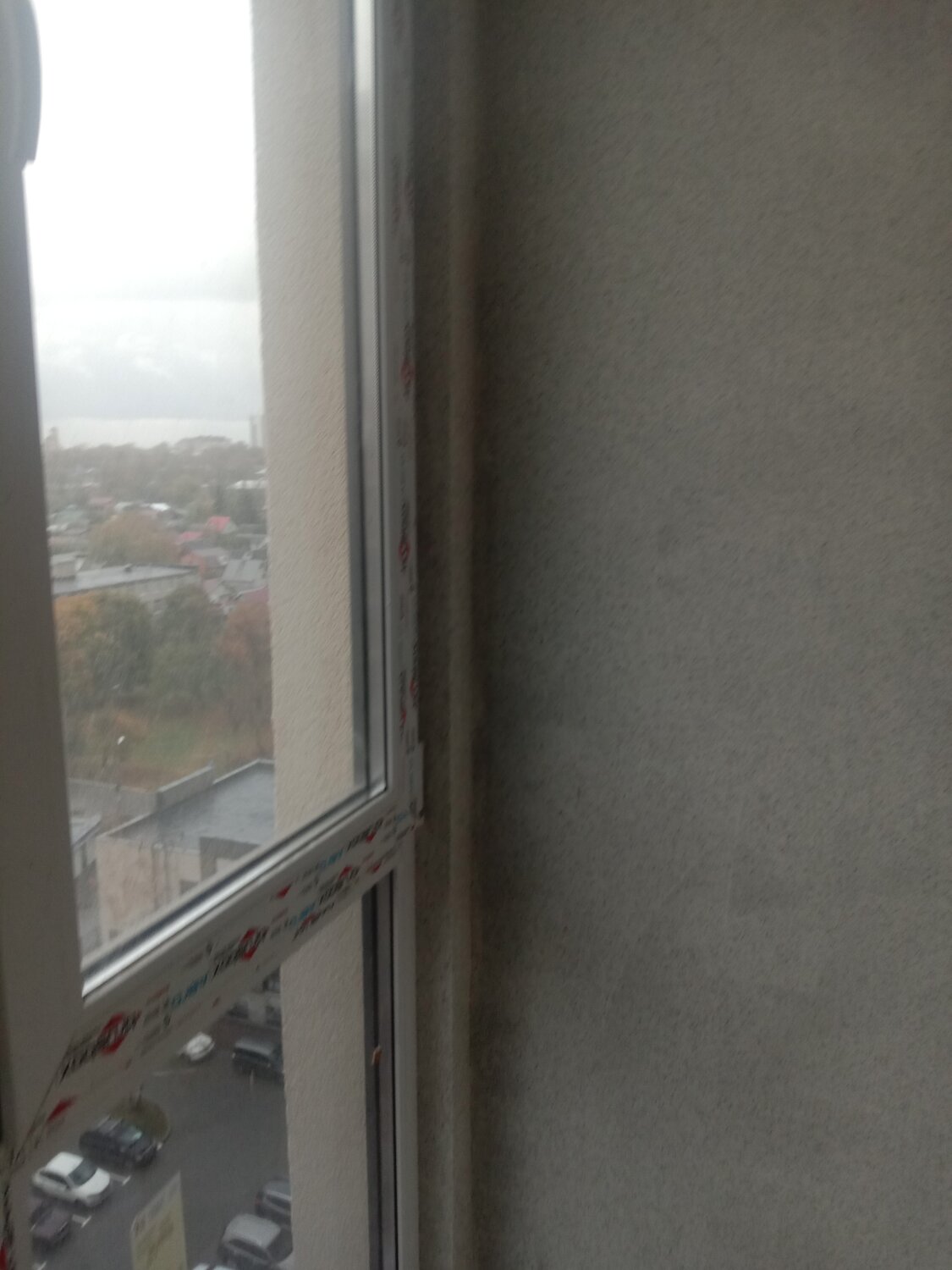 откос окна, отделка откосов балкон сталинка, отделка откосов окна, балкон копэ м парус, штукатурка оконных откосов