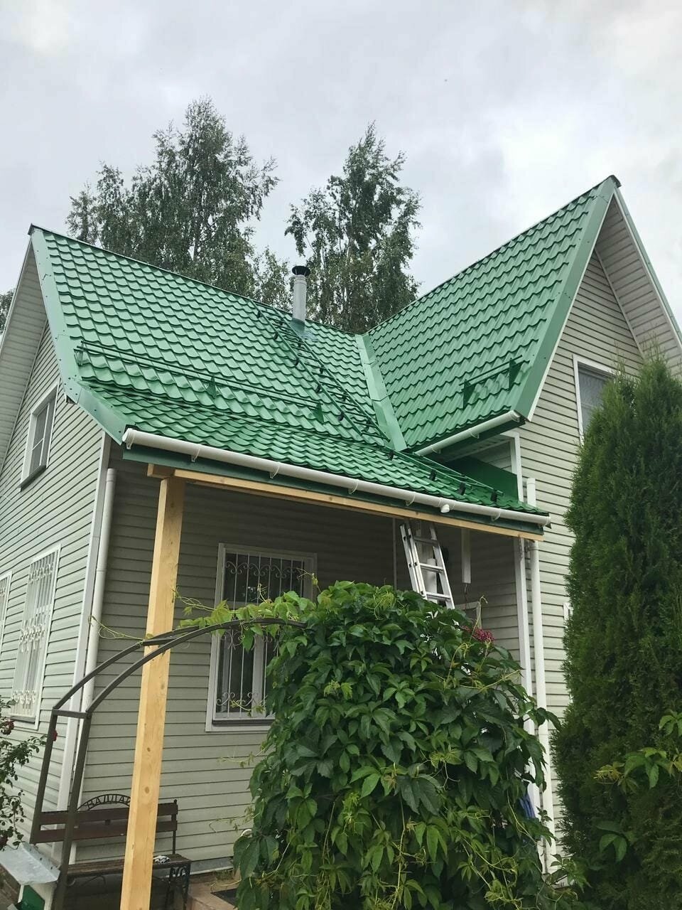 металлочерепица зеленый мох ral 6005, металлочерепица ral 6005 зеленый мох монтеррей, металлочерепица зеленый мох гранд лайн, металлочерепица grand line, металлочерепица зеленая рал 6005