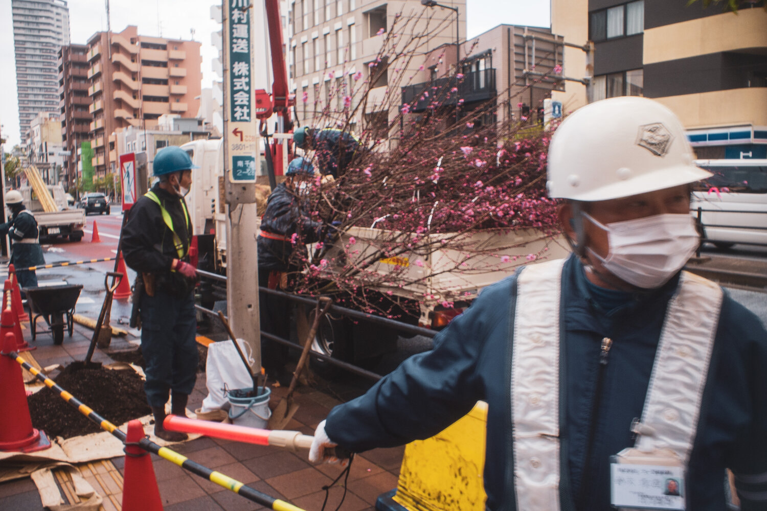 здание, улица, инженерные работы, строительство, люди