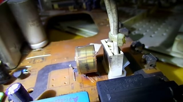 щетки генератора хендай гетц 1.4, деталь, щетки генератора дэу сенс, щеточный узел генератора валео, датчик