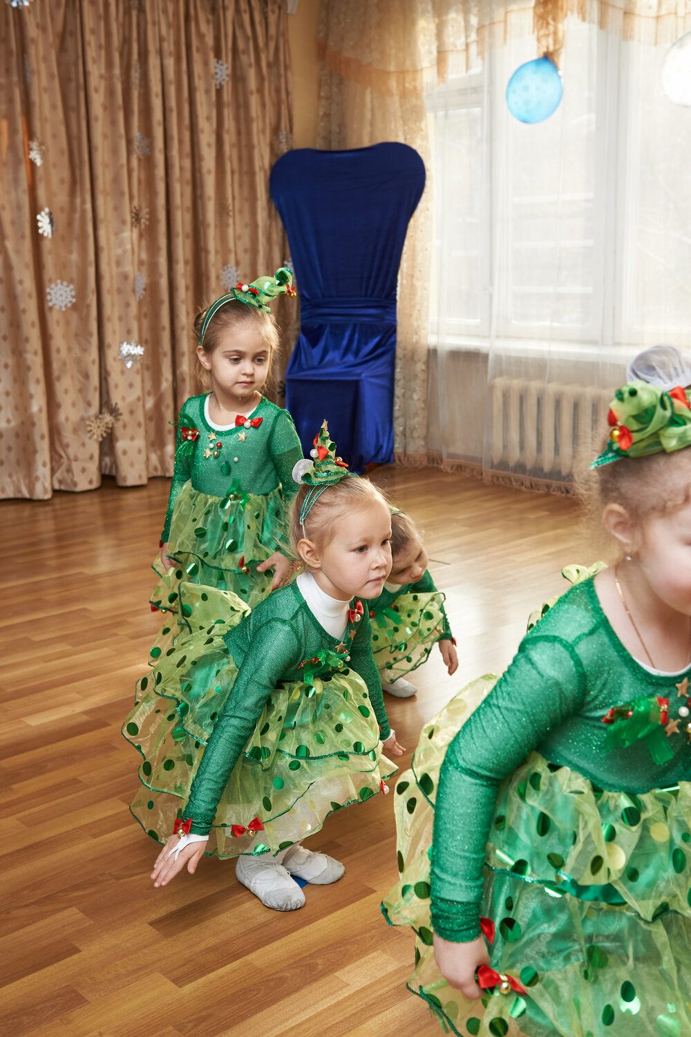 утренник, детский сад, костюм ёлочка детский, костюм елочки на утреннике в саду, танец елочек