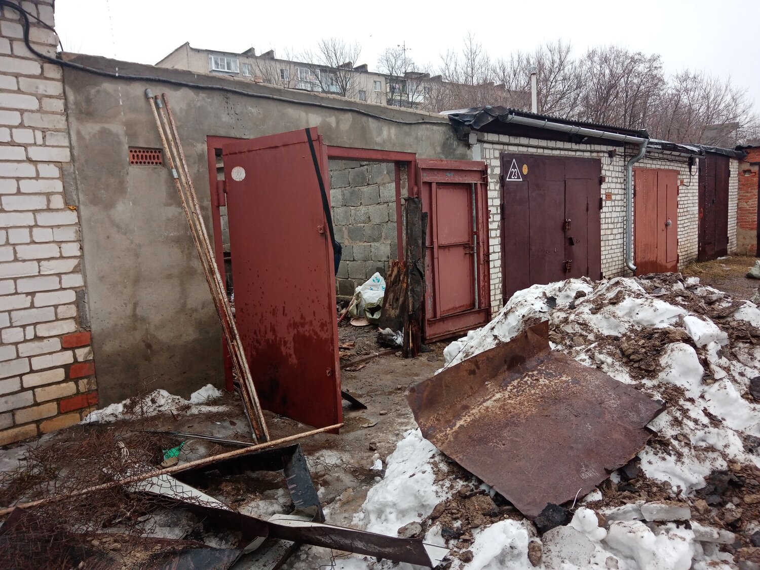кирпичный гараж в кооперативе, гаражи бугровка, здание, район, гараж