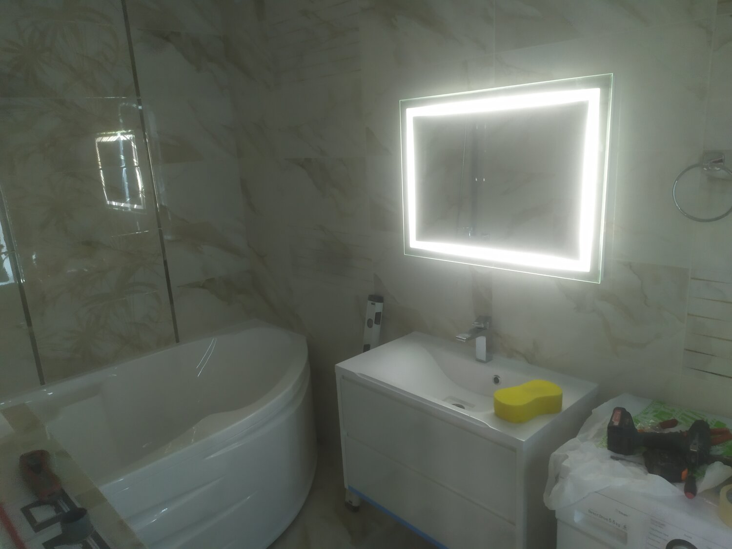 зеркало с подсветкой по периметру, зеркало с подсветкой, зеркало с подсветкой в ванную, miralls зеркала с подсветками, зеркало для ванной