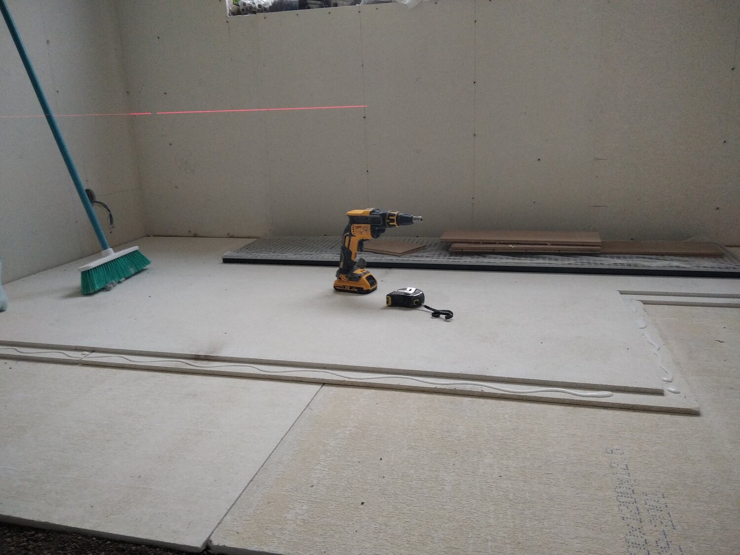 стяжка пола, стяжка 2 мм пола, полы из гипсокартона вместо стяжки пола, flat fix fs стяжка для пола floor screed, система выравнивания пола