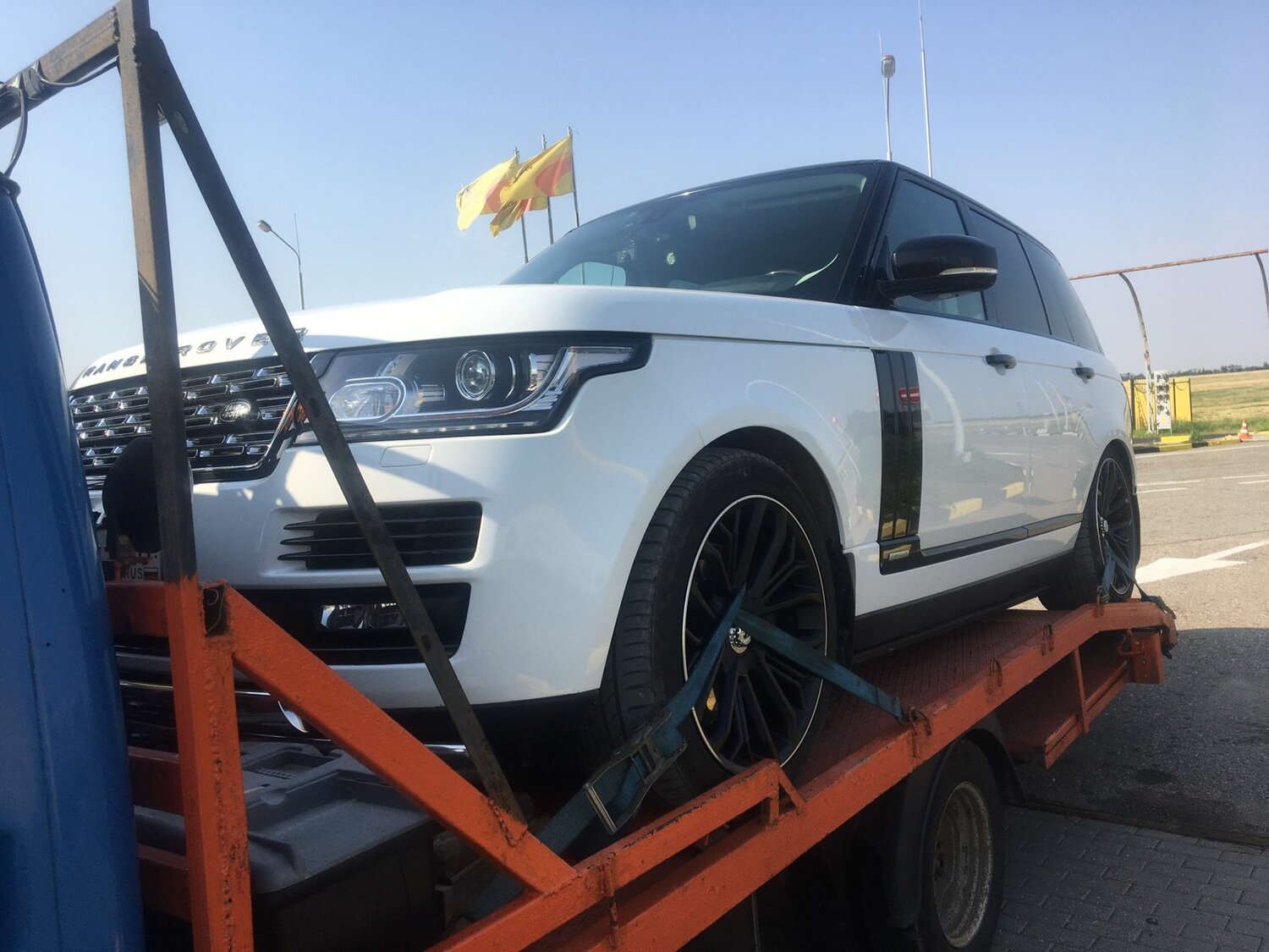 автомобиль, авто, range rover на эвакуаторе, эвакуатор, машина большая