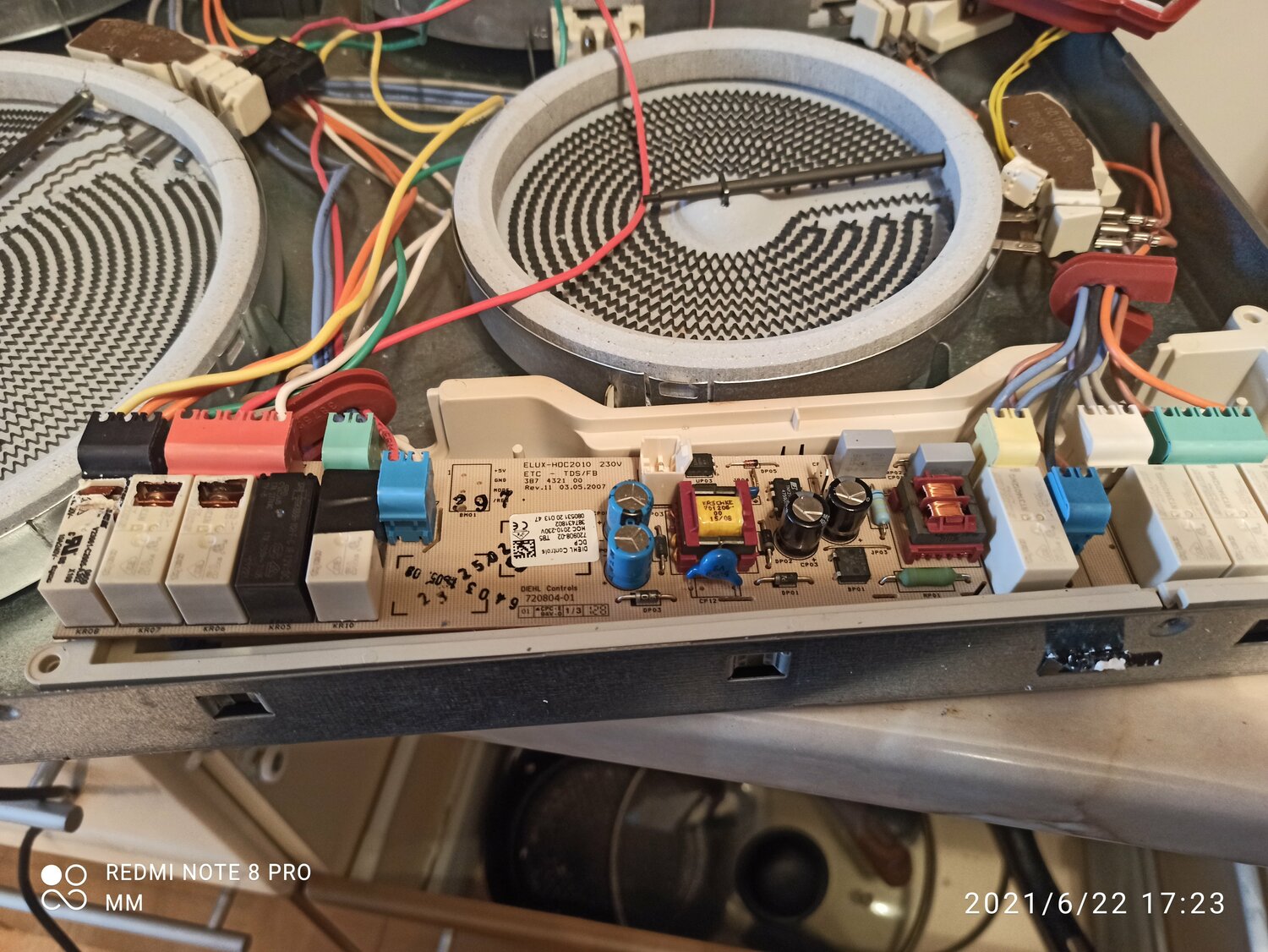 силовой модуль варочной панели zanussi zkt 663, силовой модуль варочной панели ariston, плата управления варочной поверхности zanussi zkt 663lx, бытовая техника, индукционная плита внутри