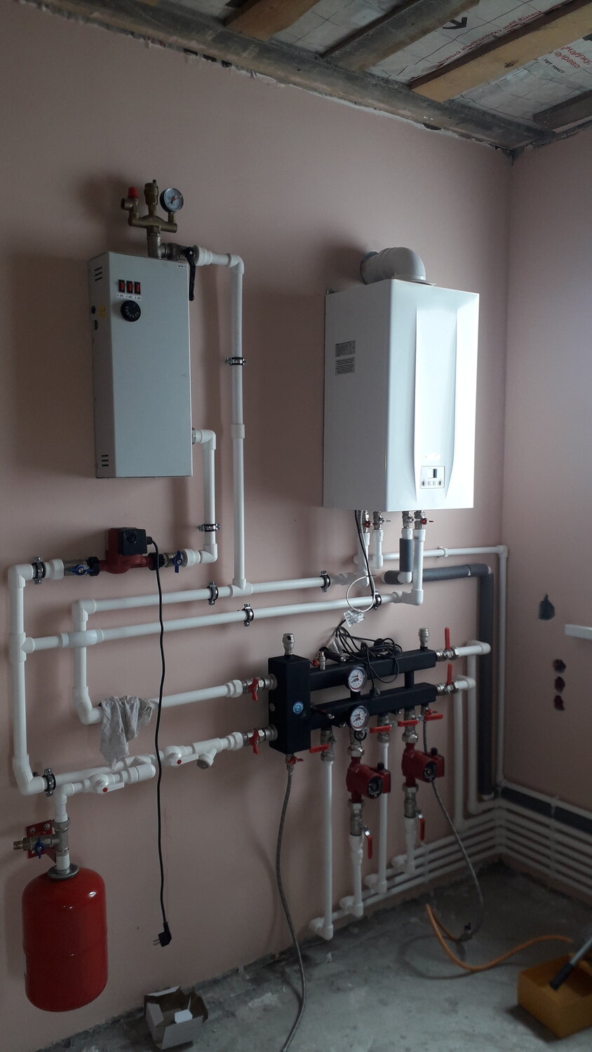 обвязка котла в котельной, обвязка котла иммергаз с 2 грязевиками, отопление частного электрокотлом 350м2, котельная с электрокотлом, сантехника электрокотел