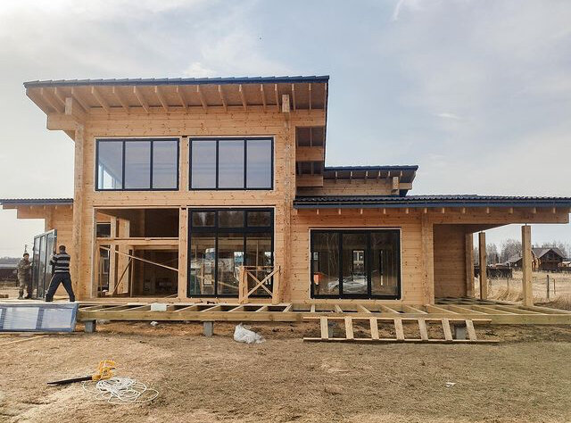 деревянный дом, дом из бруса в стиле шале, каркасный дом, строительство загородного дома, дома из клееного бруса хольц хаус