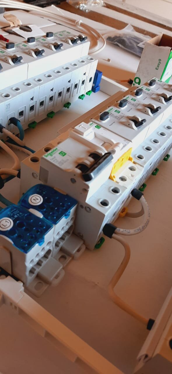 36 модульный электрощит, электрощит abb, электрощит abb uk713, распределитель нуля в щитке, сборка щитка электрического своими руками 220в пошагово