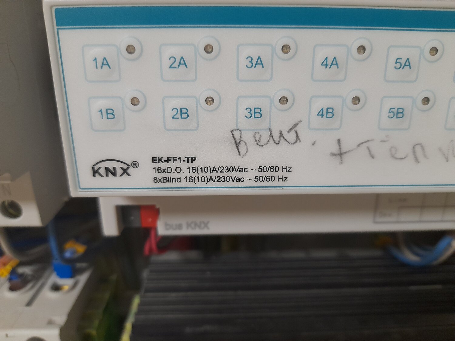 knx контроллер отопления, knx актуатор, heatingbox 230v 8x / контроллер отопления knx, 8 каналов, 230 vac, модуль бинарных входов knx, универсальный светорегулятор knx/eib, 4-канальный.