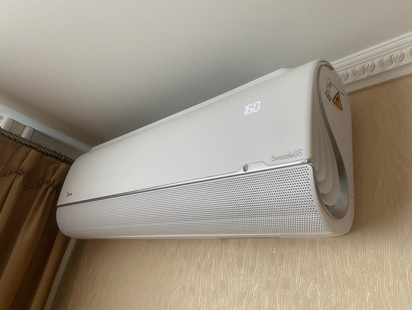 кондиционер, кондиционер fusi, кондиционер midea breezeless 12 inverter, инверторный кондиционер, кондиционер сплит-система gree gwh12acb-k3nna1a lyra