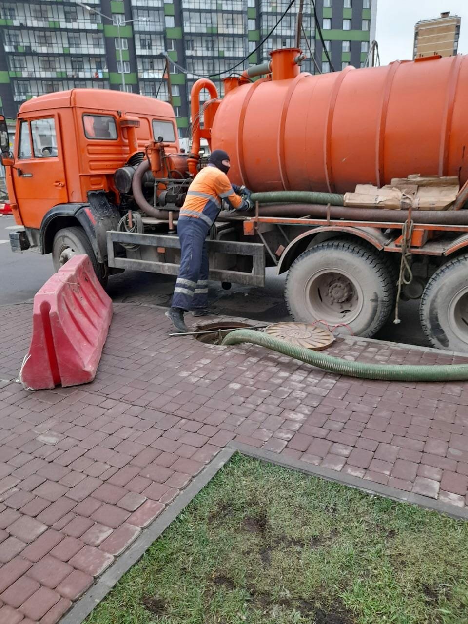 камаз 43253 ассенизатор, камаз 4325 ассенизатор, труба для откачки канализации ассенизаторской машиной, ассенизация камаз 5311, газ 3309 ассенизатор