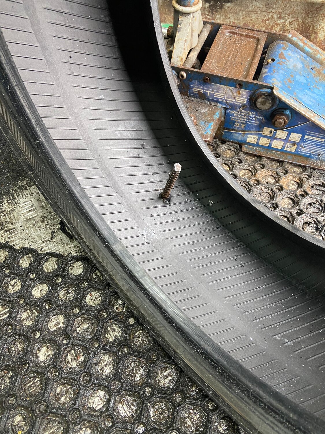 Выездной шиномонтаж в Санкт-Петербурге - Выездной шиномонтаж - Ремонт ...