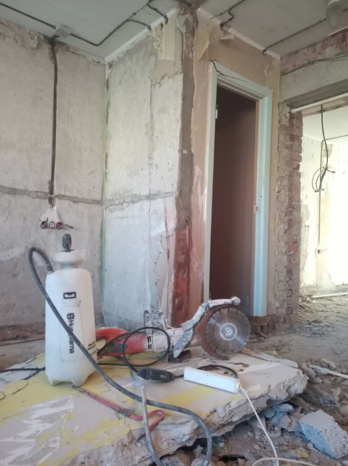 квартира в панельном доме, квартиры, квартира без ремонта, кривые стены в квартире, перепланировка квартиры