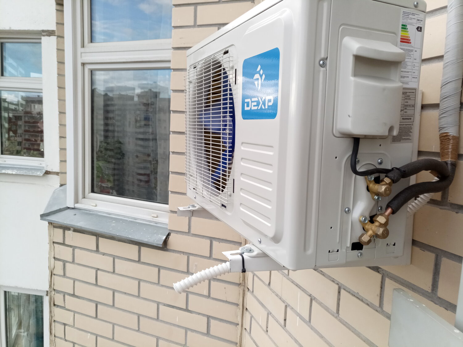 кондиционер, наружный блок кондиционера, сплит наружный блок кондиционер кsur280hfan3, кондиционер наружный блок сбоку, установка кондиционера