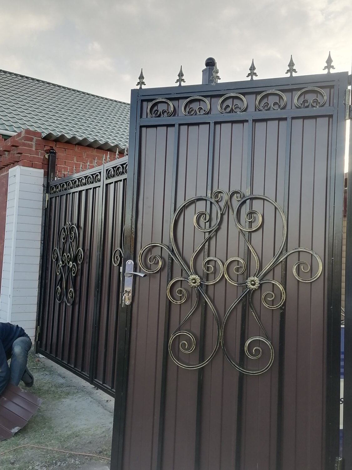 ворота с элементами ковки ковторг, ворота с элементами ковки, ворота с калиткой с элементами ковки, ворота, кованые ворота