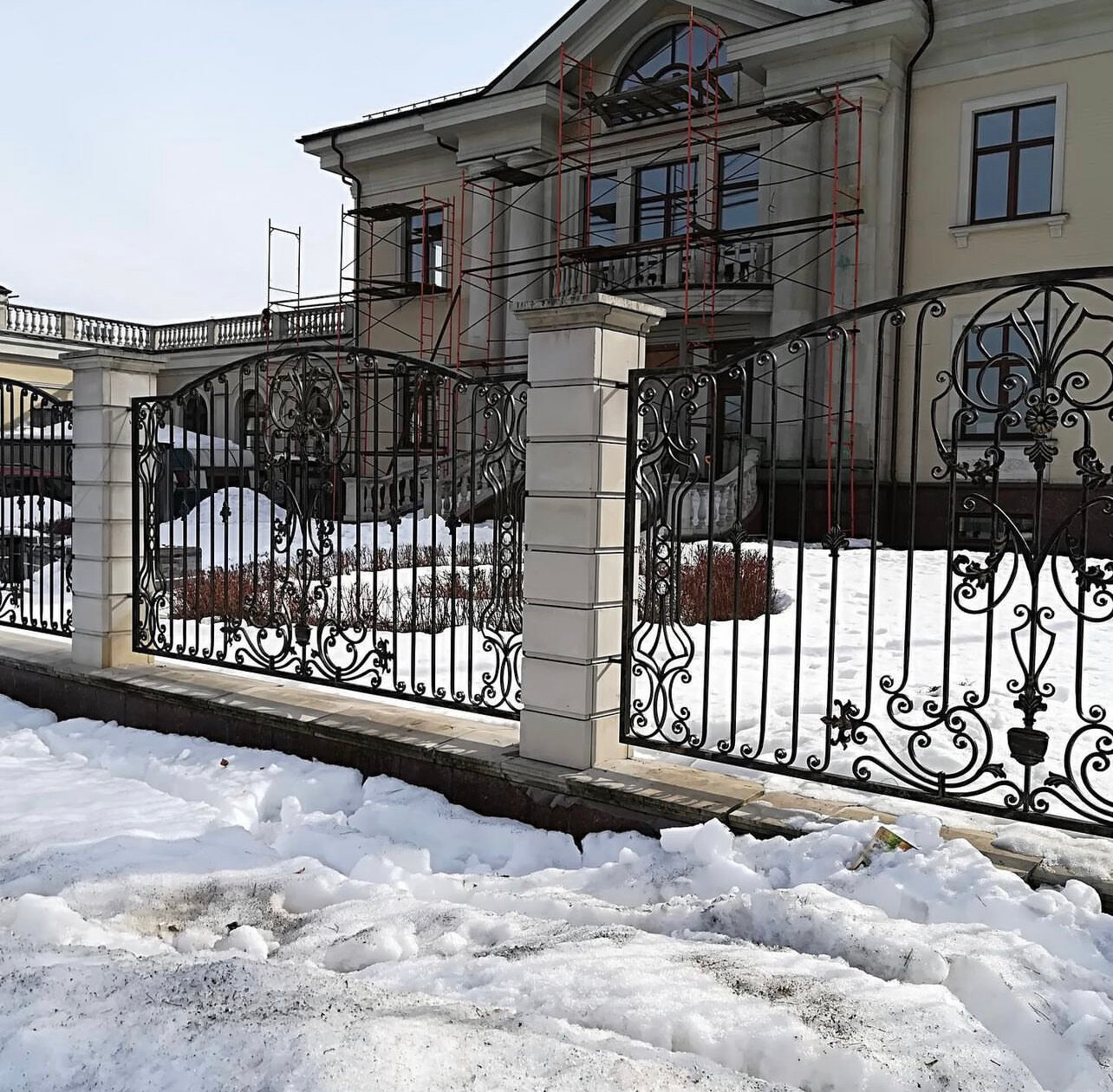 красивые кованые заборы, кованые заборы для частного дома, кованые заборы и ворота, кованый забор, кованые заборы для частного