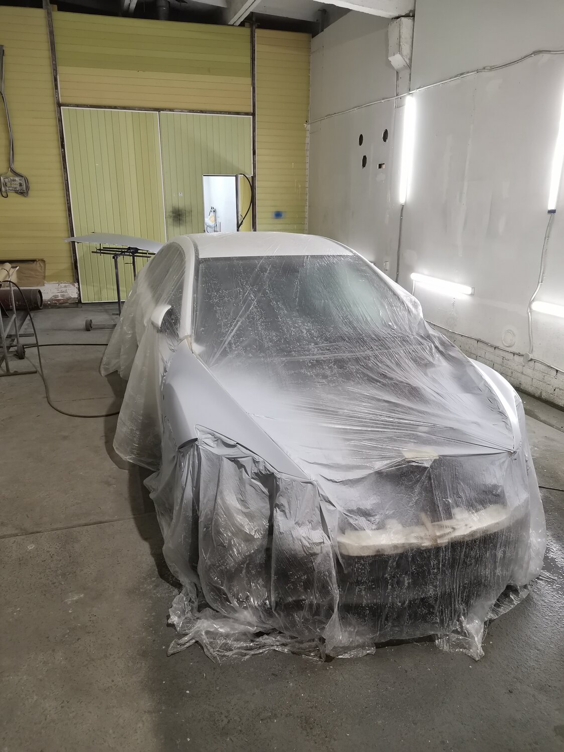 автомобиль, авто, легковой автомобиль, подготовка авто к покраске, гараж для покраски автомобиля
