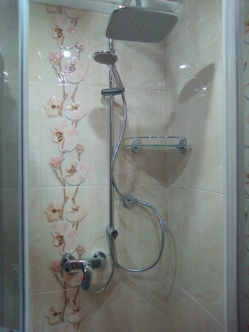 смеситель для душа с тропическим душем grohe, душевая стойка axor montreux 16572000, душевая система bravat emeralda f6337371cp-a-rus, смеситель для ванны, смеситель душевой с гибкой лейкой