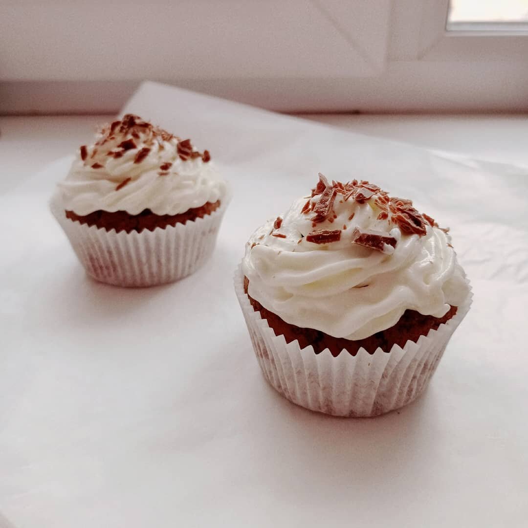 капкейк, капкейки, красный бархат ,ванильный,шоколадные капкейки, ванильные капкейки, пирожное с белым кремом