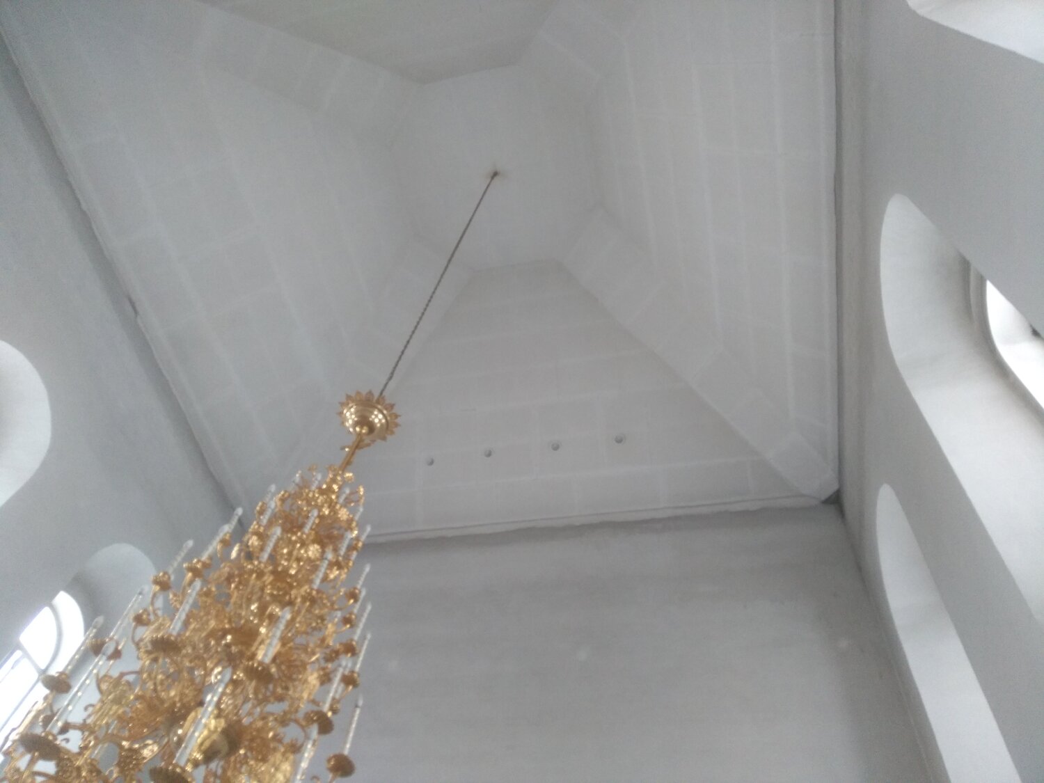 паникадило церковь благовещения, церковь вознесения господня в коломенском внутри, храм вознесения в коломенском внутреннее убранство, храм, паникадило храм князя черниговского