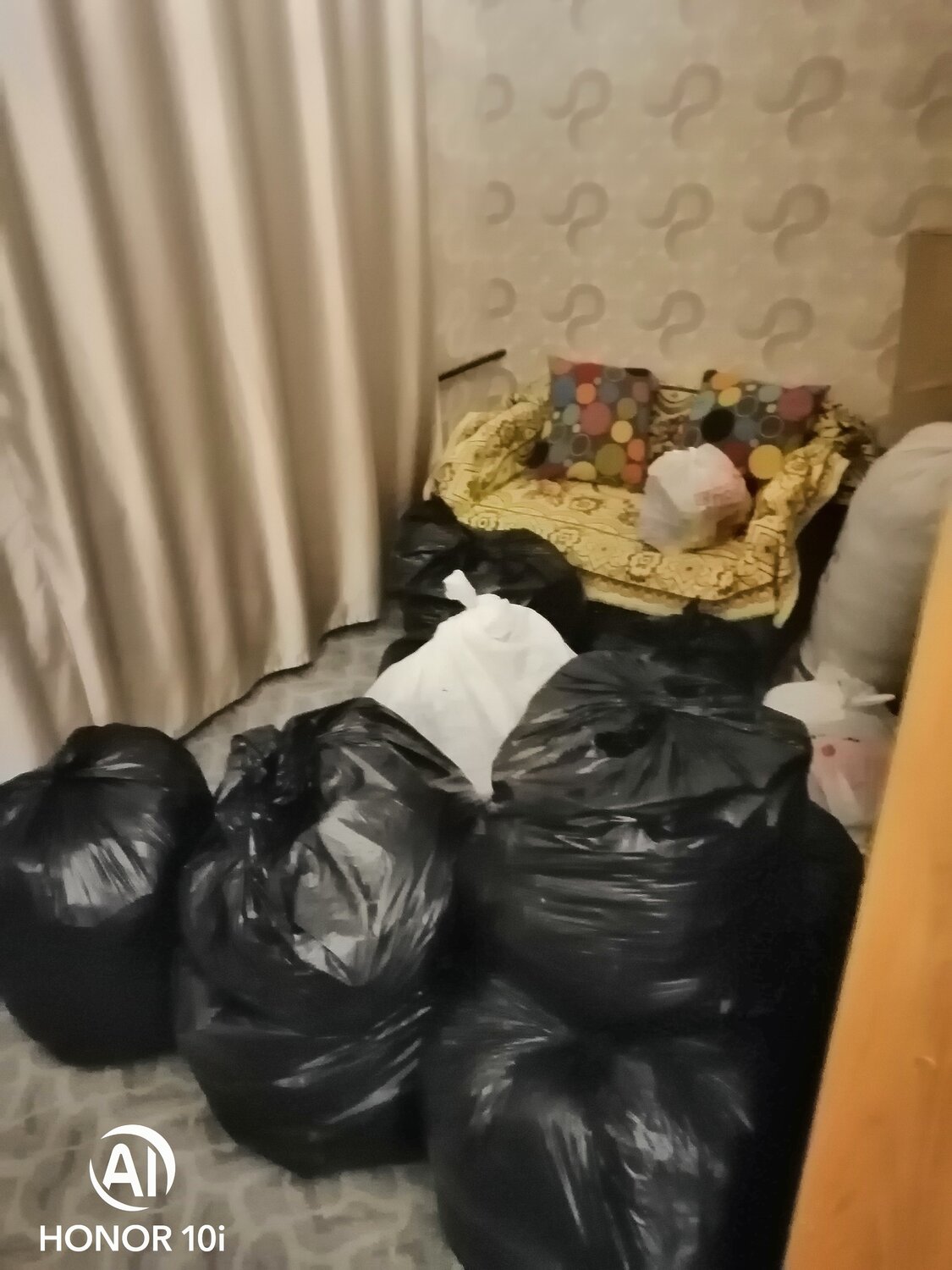 комната, мусор, местные, тела, труп в пакете