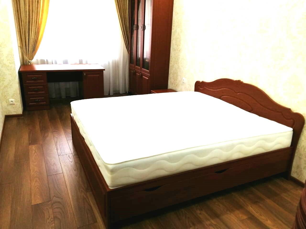 двуспальная кровать, кровать с односторонним матрасом, двуспальные кровать старой марки, кровать двухспальная, .кровать 2х спальная лазурит