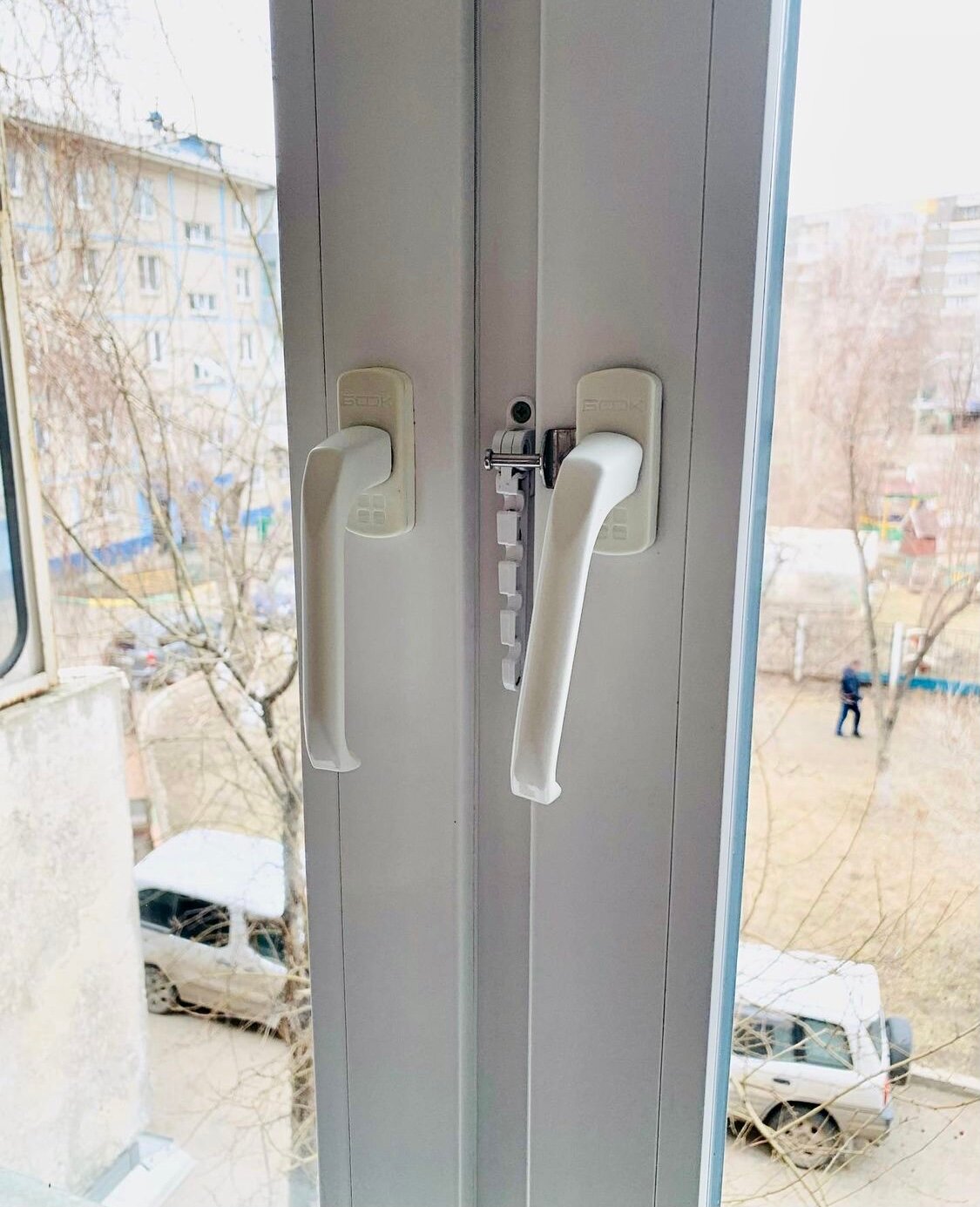 замок для пластиковых окон на балконе, окна, roto ручки для балкона пластиковых окон, пластиковое окно, ручка с замком